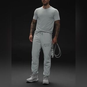 Alo Yoga Takeaway Track Pant | Lunar Grey Mens Size Large | Unisex
